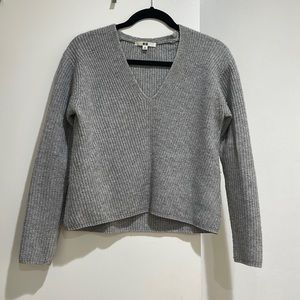 Uniqlo V-Neck Wool / Gray Cashmere Sweater -